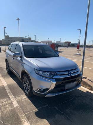 MITSUBISHI OUTLANDER 2.0 COMFORT 16V GASOLINA 4P AUTOMÁTICO MITSUBISHI OUTLANDER 2.0 COMFORT 16V GASOLINA 4P AUTOMÁTICO